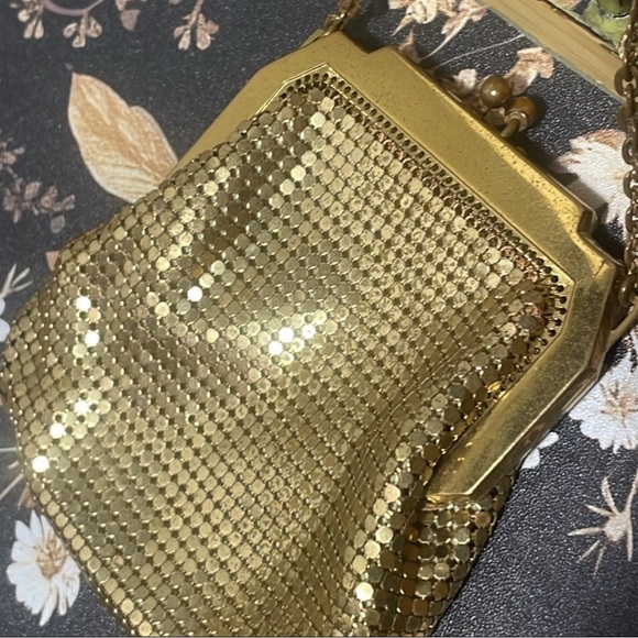 Vintage Whiting & Davis small gold purse made in USA - Picture 1 of 7